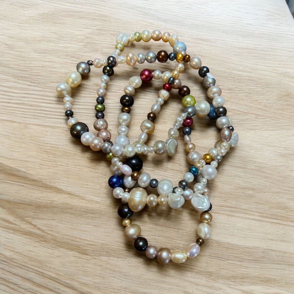 Pearl necklace with multi color and shape of pearls